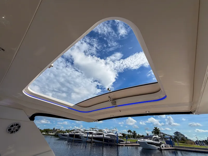 Slide: The Image of Sea Ray SLX 400 OB 2019 - 19