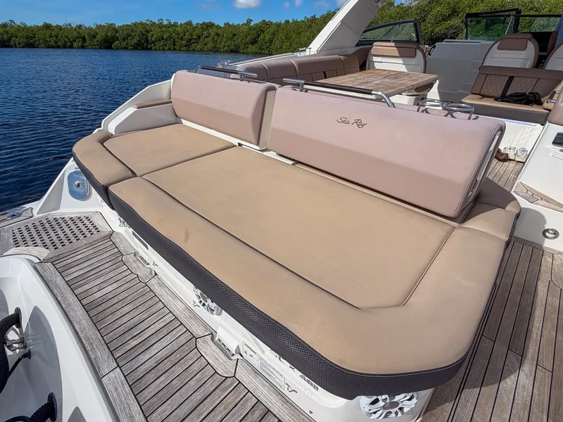 Slide: The Image of Sea Ray SLX 400 OB 2019 - 32