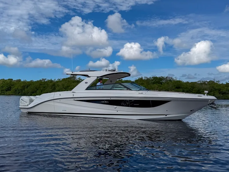 Slide: The Image of Sea Ray SLX 400 OB 2019 - 10