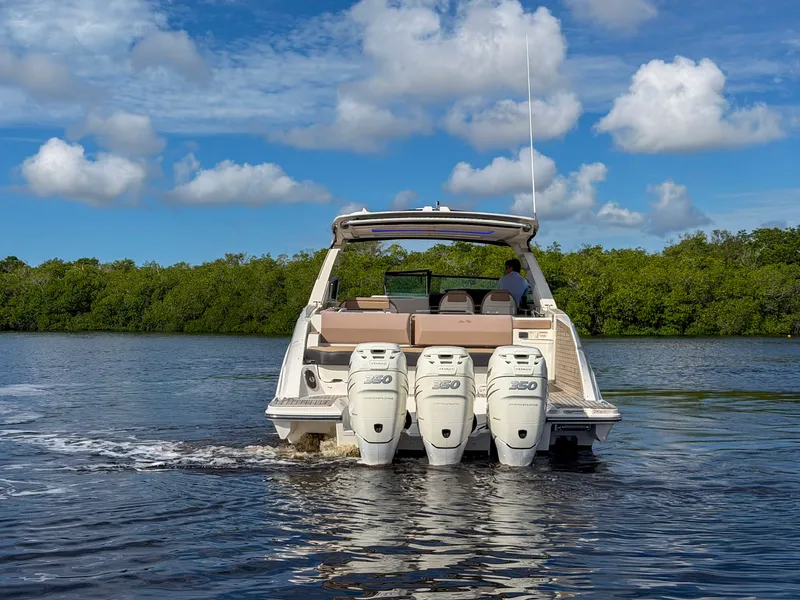 Slide: The Image of Sea Ray SLX 400 OB 2019 - 4