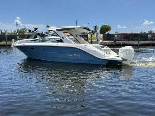 Slide: The Image of Sea Ray 310 SLX OB 2021 - 26