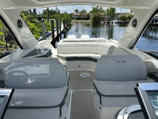 Slide: The Image of Sea Ray 310 SLX OB 2021 - 14