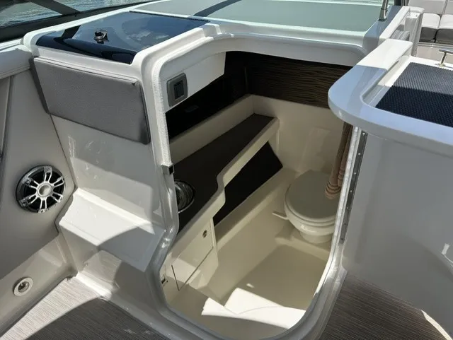 Slide: The Image of Sea Ray 310 SLX OB 2021 - 16