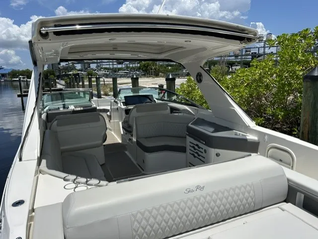 Slide: The Image of Sea Ray 310 SLX OB 2021 - 9