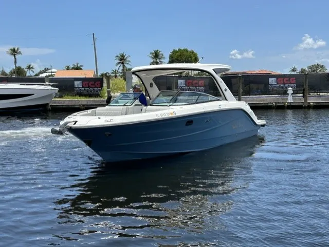 Slide: The Image of Sea Ray 310 SLX OB 2021 - 25