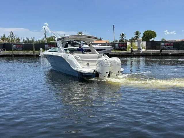 Slide: The Image of Sea Ray 310 SLX OB 2021 - 4