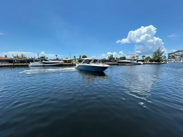 Slide: The Image of Sea Ray 310 SLX OB 2021 - 23