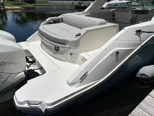 Slide: The Image of Sea Ray 310 SLX OB 2021 - 8