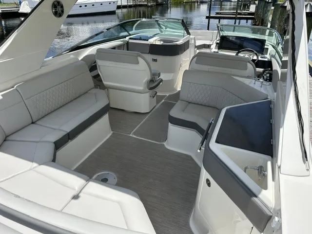 Slide: The Image of Sea Ray 310 SLX OB 2021 - 10