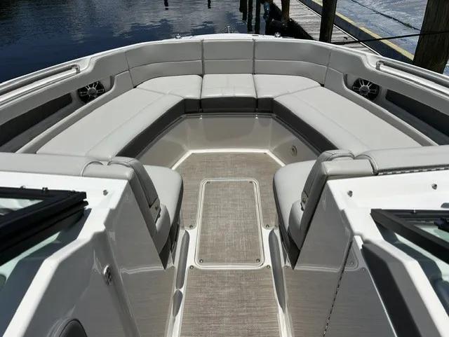 Slide: The Image of Sea Ray 310 SLX OB 2021 - 15
