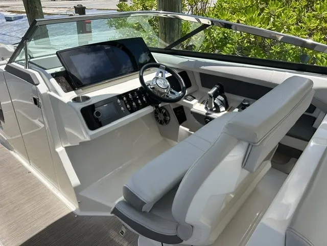 Slide: The Image of Sea Ray 310 SLX OB 2021 - 11