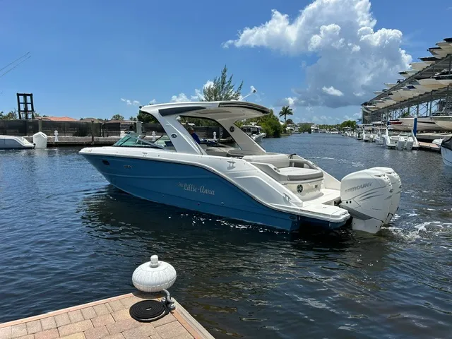 Slide: The Image of Sea Ray 310 SLX OB 2021 - 28