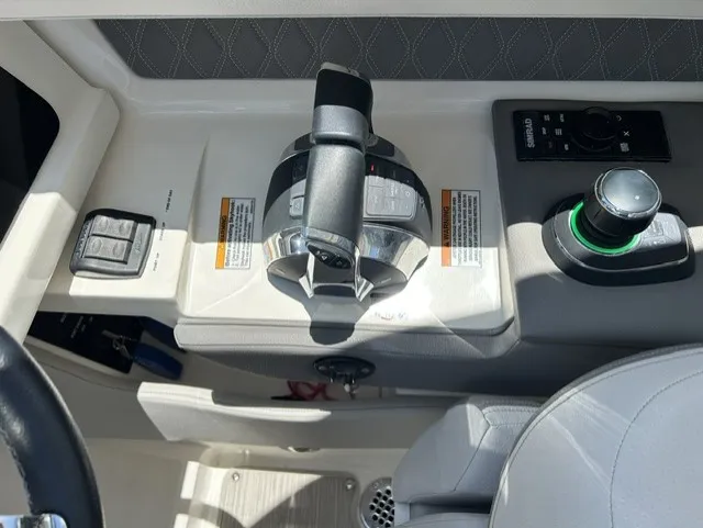 Slide: The Image of Sea Ray 310 SLX OB 2021 - 19