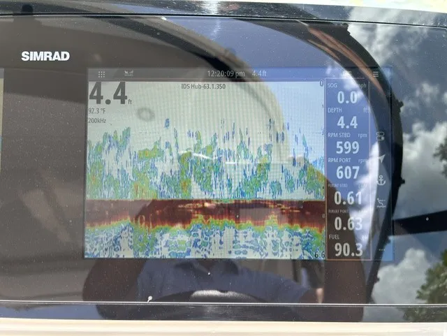 Slide: The Image of Sea Ray 310 SLX OB 2021 - 21