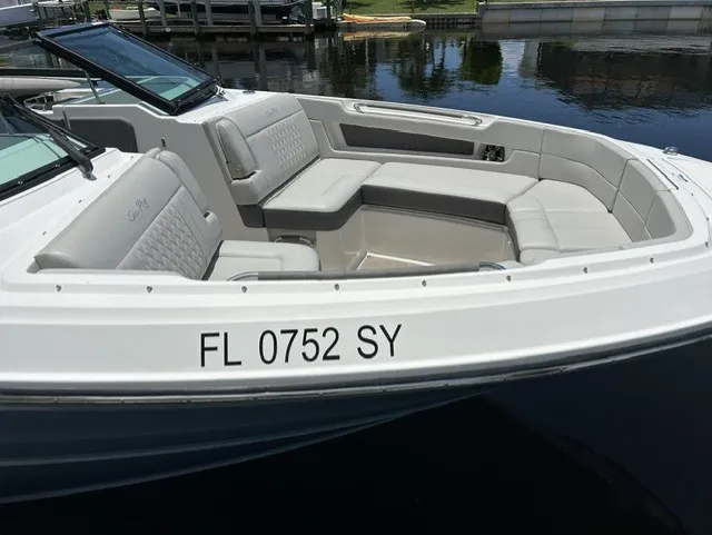 Slide: The Image of Sea Ray 310 SLX OB 2021 - 7