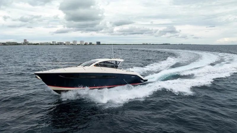 Slide: The Image of Pursuit 365I SPORT COUPE 2013 - 24