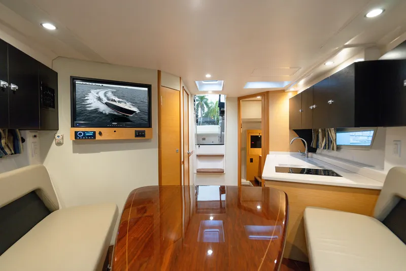 Slide: The Image of Pursuit 365I SPORT COUPE 2013 - 41