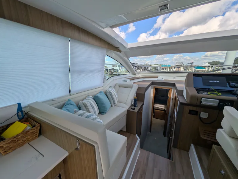 Slide: The Image of Cruisers 42 CANTIUS 2025 - 42
