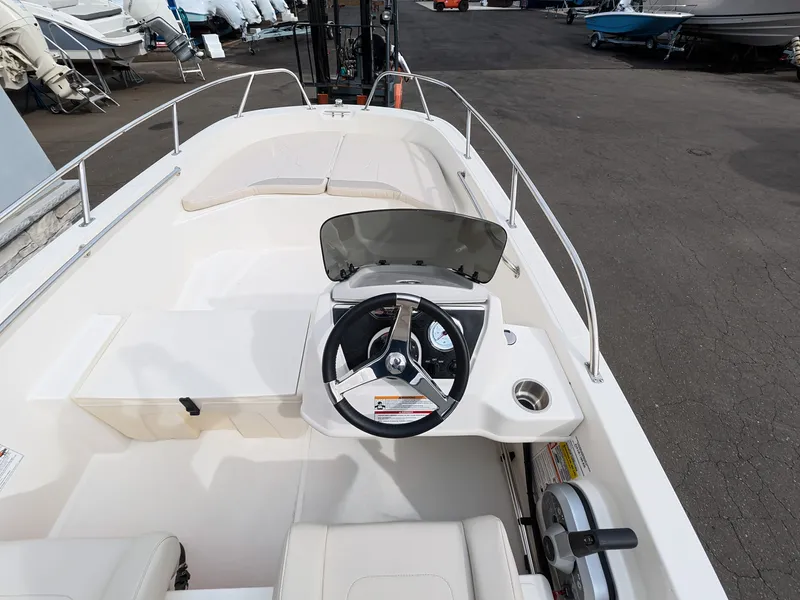 Slide: The Image of Boston Whaler 160 Super Sport 2027 - 6