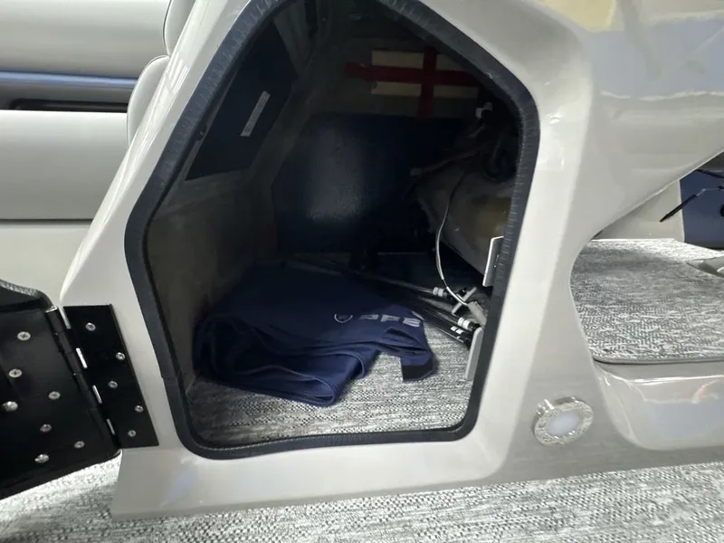 Slide: The Image of Premier 230 Sunsation Angler 2PT - CL 2026 - 24