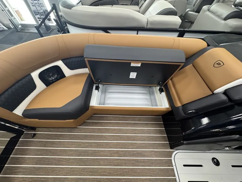 Slide: The Image of Premier 230 Solaris RF CL 2026 - 18