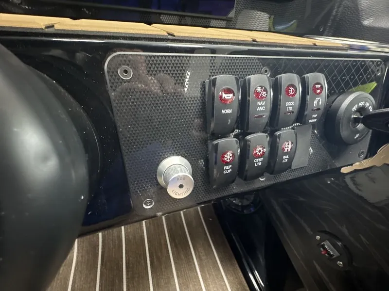 Slide: The Image of Premier 230 Solaris RF CL 2026 - 33