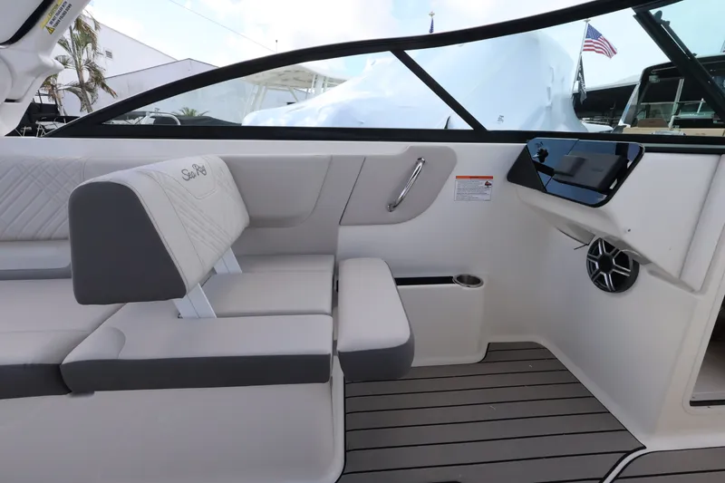 Slide: The Image of Sea Ray SDX 270 Outboard 2027 - 13