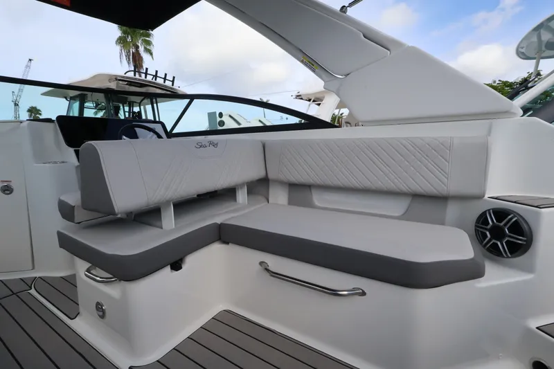 Slide: The Image of Sea Ray SDX 270 Outboard 2027 - 12