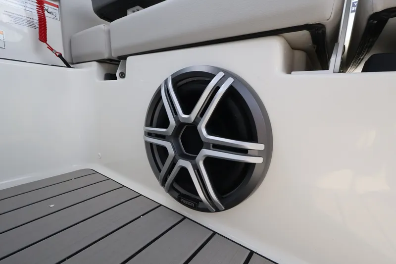 Slide: The Image of Sea Ray SDX 270 Outboard 2027 - 32