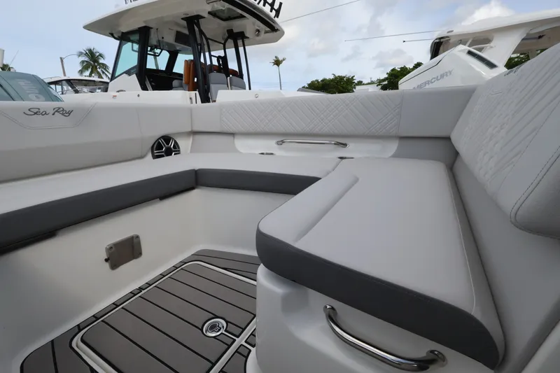 Slide: The Image of Sea Ray SDX 270 Outboard 2027 - 27