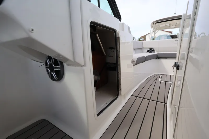 Slide: The Image of Sea Ray SDX 270 Outboard 2027 - 24