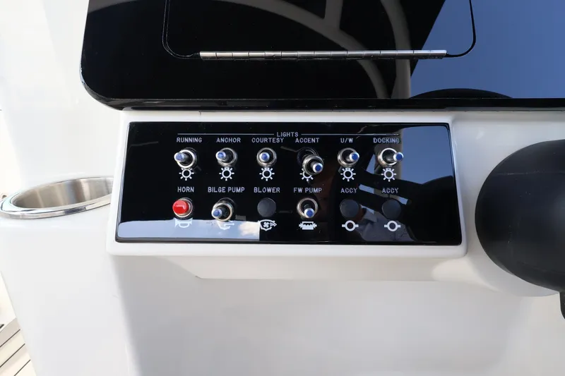 Slide: The Image of Sea Ray SDX 270 Outboard 2027 - 20