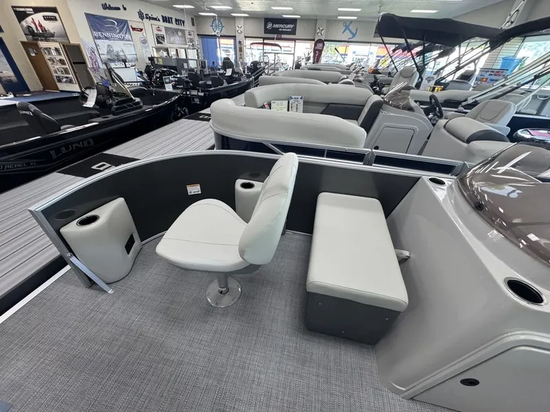 Slide: The Image of Sylvan MIRAGE 818 FISH 2026 - 5
