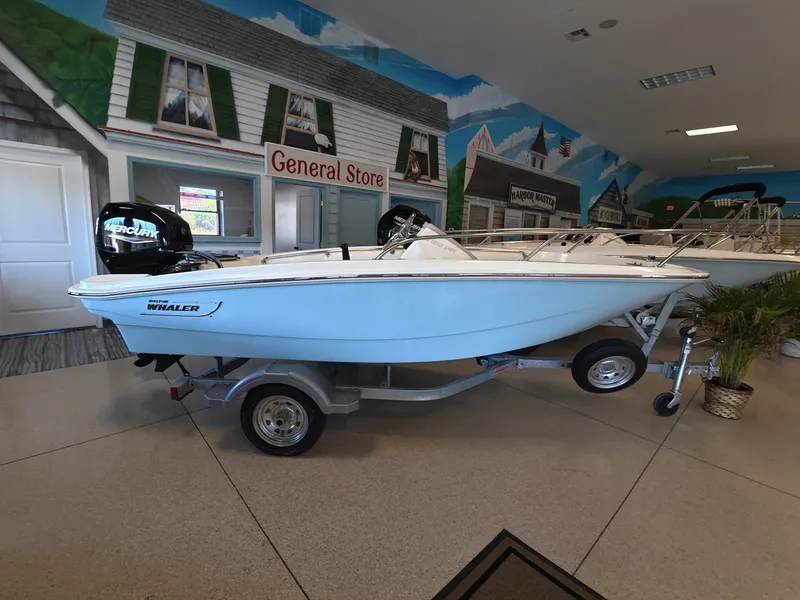 The Image of Boston Whaler 130 Super Sport 2027 - 0