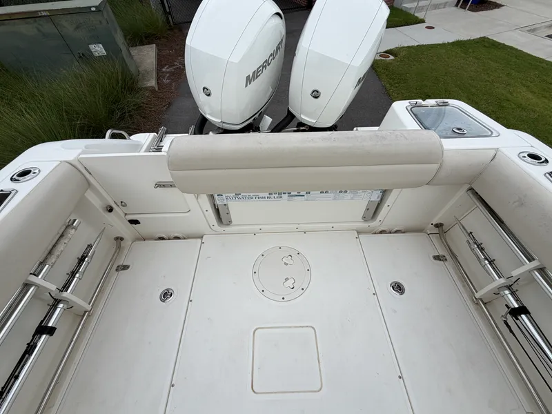 Slide: The Image of Boston Whaler 230 OUTRAGE 2018 - 5