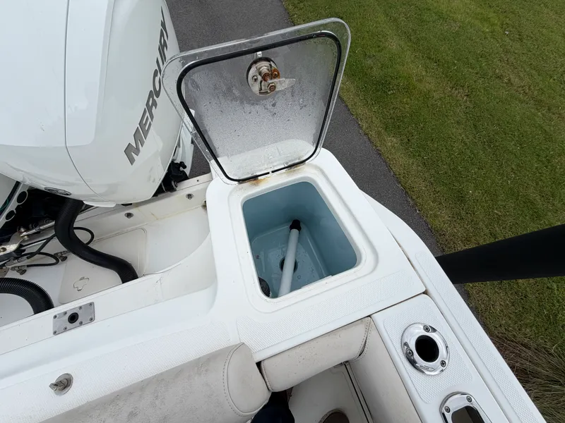 Slide: The Image of Boston Whaler 230 OUTRAGE 2018 - 29