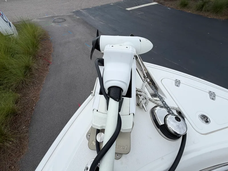 Slide: The Image of Boston Whaler 230 OUTRAGE 2018 - 25