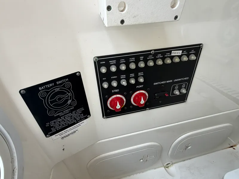 Slide: The Image of Boston Whaler 230 OUTRAGE 2018 - 22
