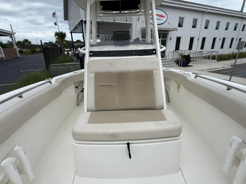 Slide: The Image of Boston Whaler 230 OUTRAGE 2018 - 23