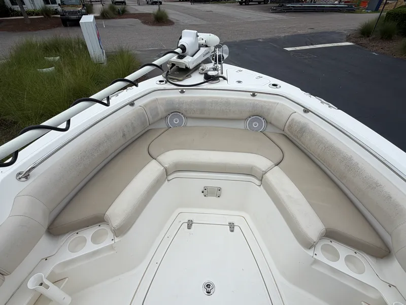 Slide: The Image of Boston Whaler 230 OUTRAGE 2018 - 24
