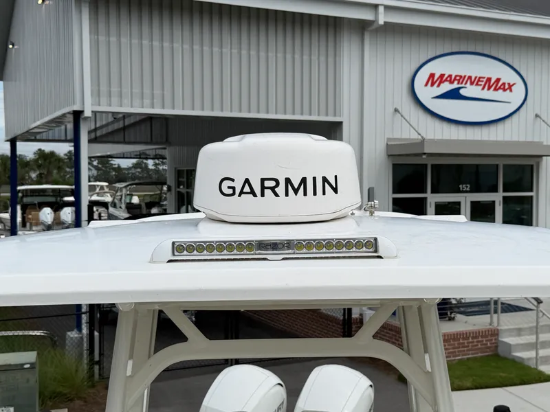 Slide: The Image of Boston Whaler 230 OUTRAGE 2018 - 30