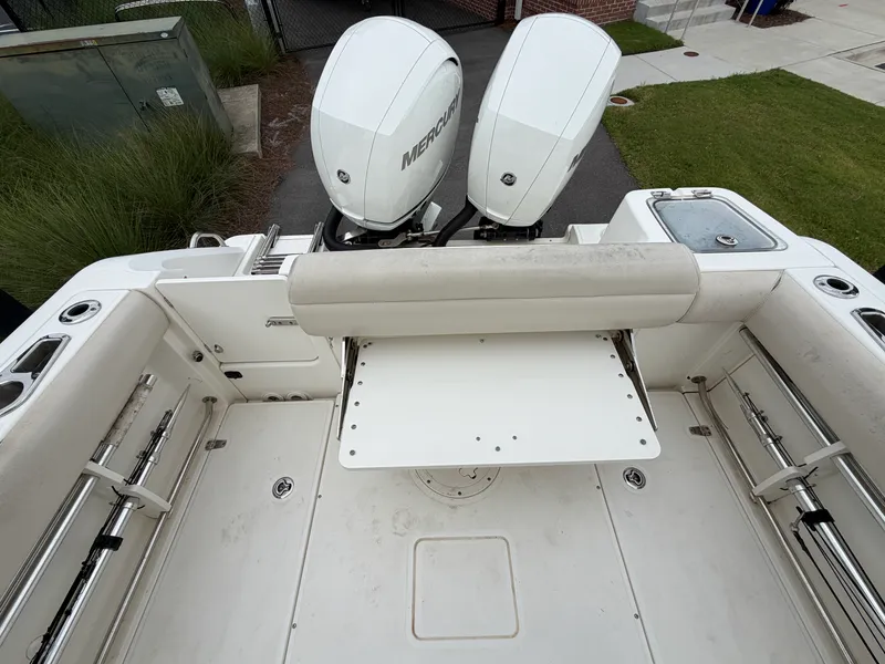 Slide: The Image of Boston Whaler 230 OUTRAGE 2018 - 7