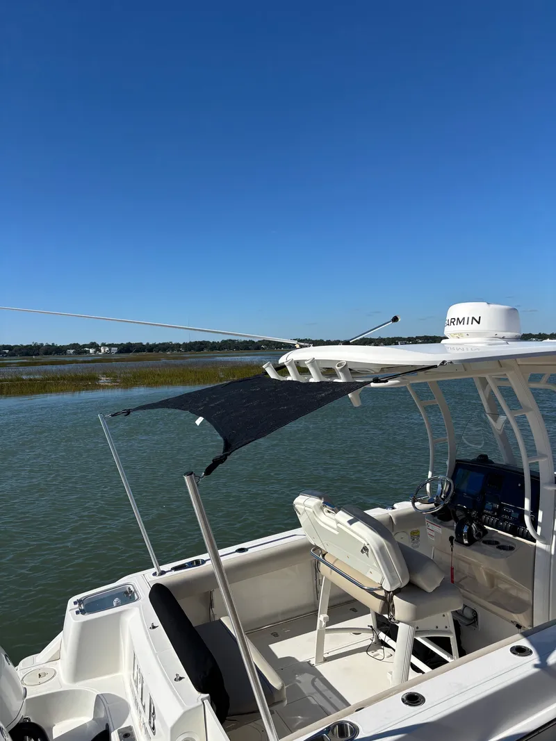 Slide: The Image of Boston Whaler 230 OUTRAGE 2018 - 31