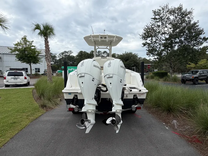 Slide: The Image of Boston Whaler 230 OUTRAGE 2018 - 3