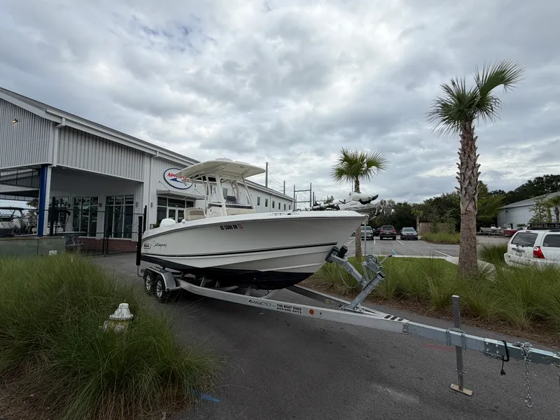 Slide: The Image of Boston Whaler 230 OUTRAGE 2018 - 2