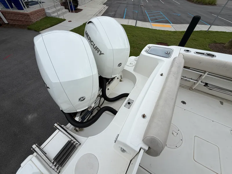 Slide: The Image of Boston Whaler 230 OUTRAGE 2018 - 4