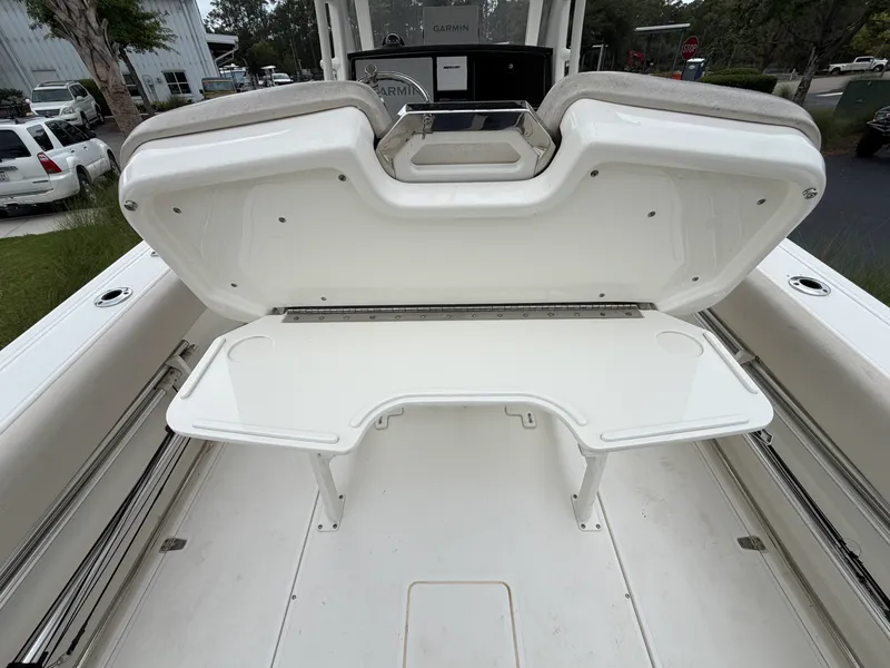 Slide: The Image of Boston Whaler 230 OUTRAGE 2018 - 8