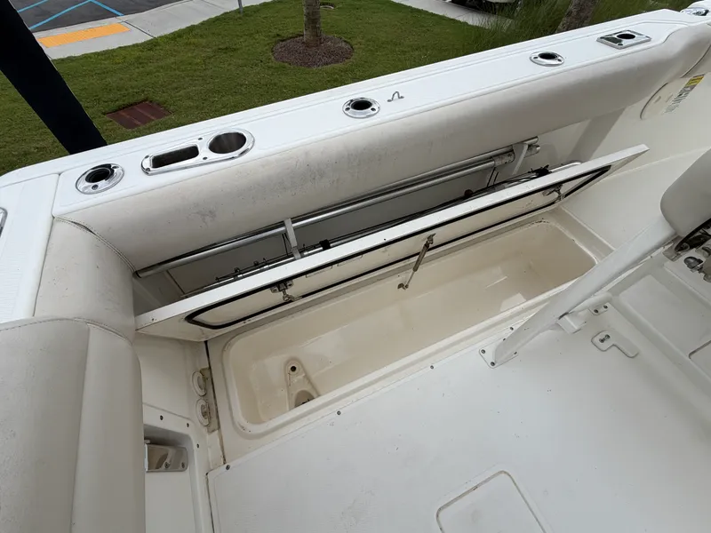 Slide: The Image of Boston Whaler 230 OUTRAGE 2018 - 6