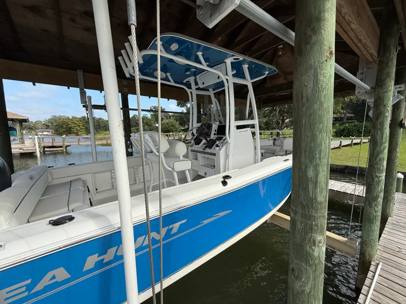 Slide: The Image of Sea Hunt ULTRA 211 2013 - 11