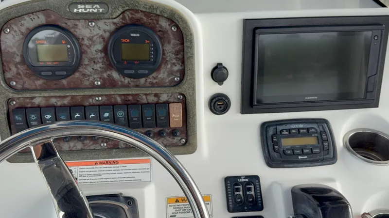 Slide: The Image of Sea Hunt ULTRA 211 2013 - 22